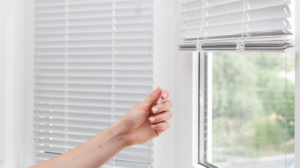 How to Easily Lower Window Blinds