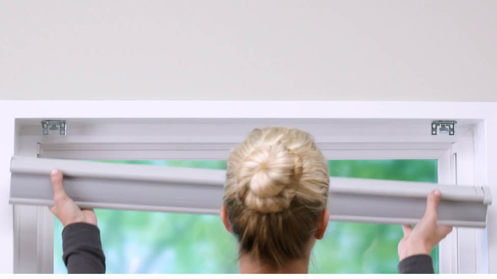 How to Safely and Easily Remove Window Shades