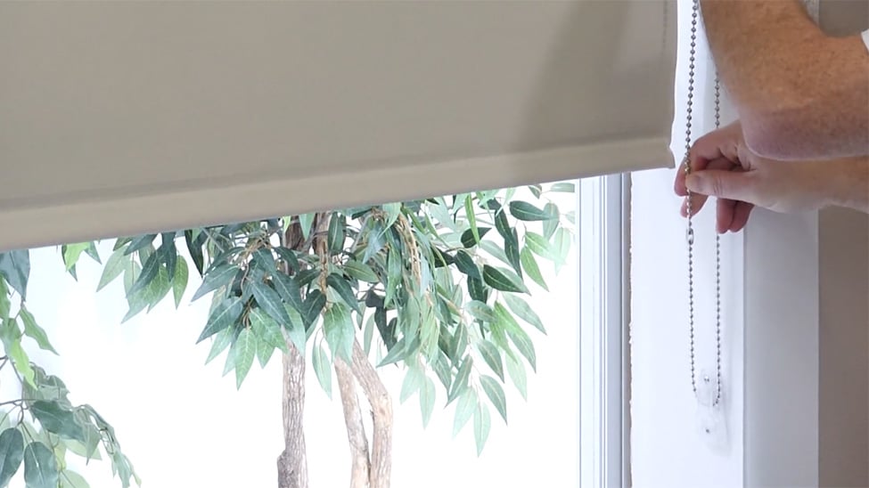 How to Put Blinds Down: Expert Tips for Smooth Operation