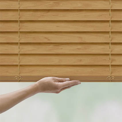 Cordless wood venetian blind
