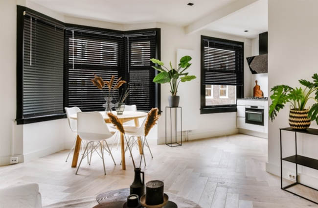 Horizontal aluminum blinds in apartment