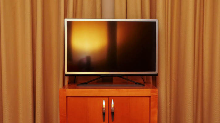 The best blinds to stop glare on a TV